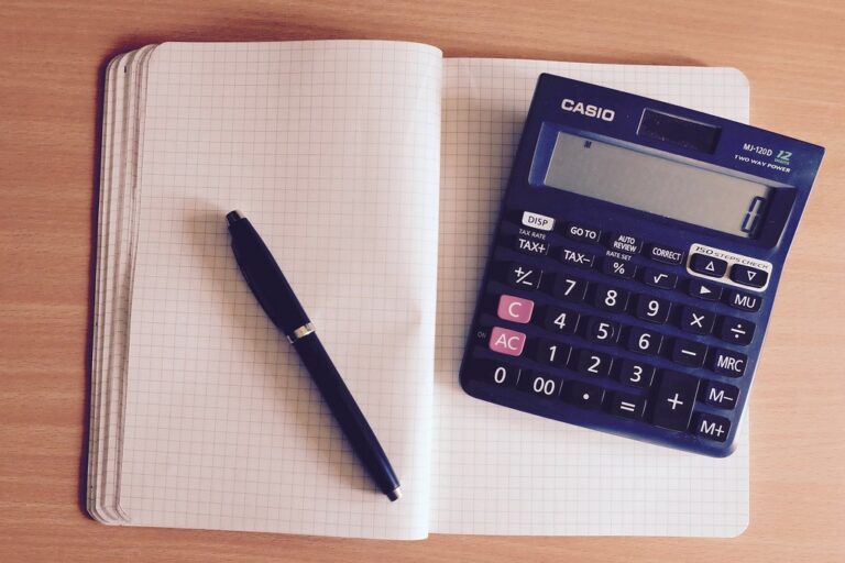 Calculatrice et cahier pour calculer les points et mentions du brevet